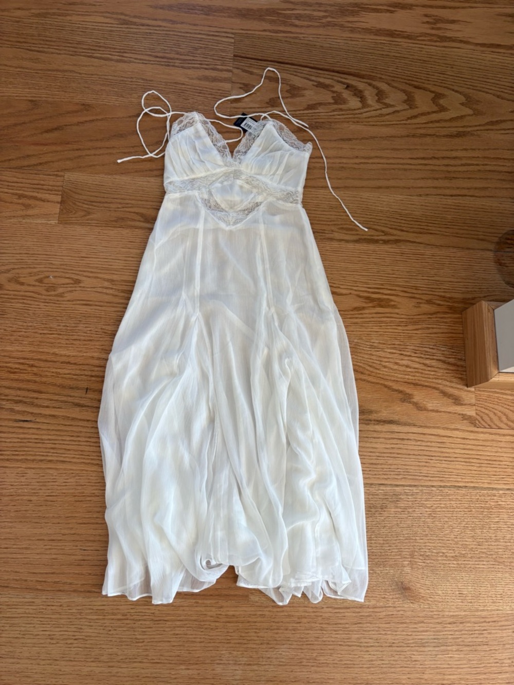 Lioness white midi dress - Picture 2 of 5